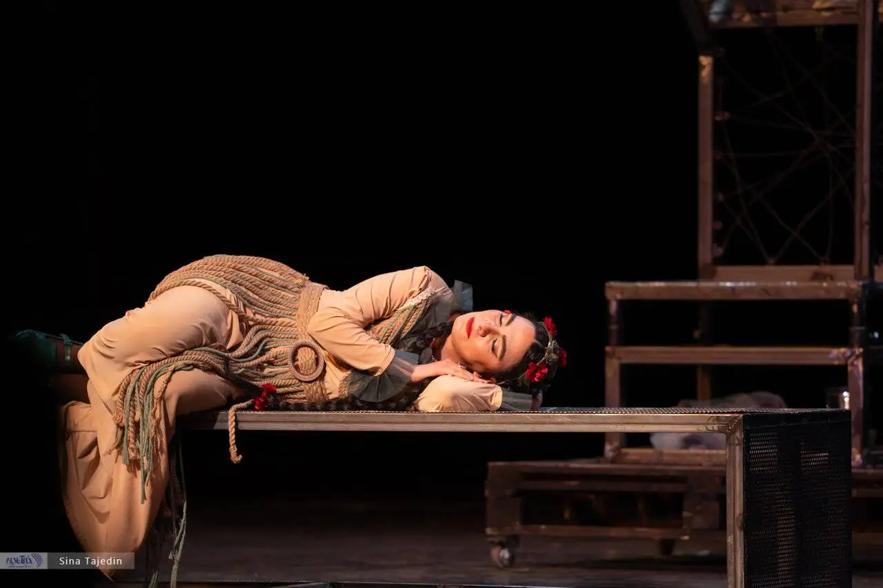 زنی که برای برگشت برکت به باغ به عقد درخت درآمد - گزارش تصویری نمایش (عروس انار)