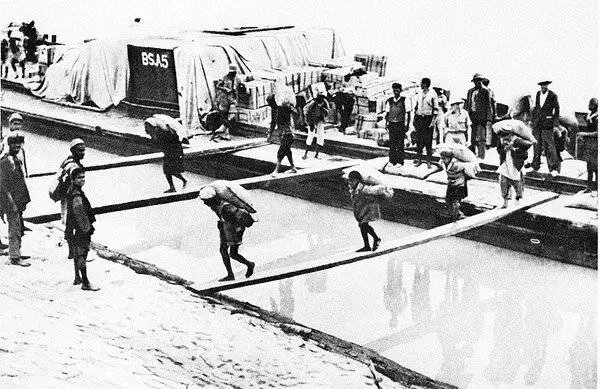 در شهریور سیاه 1320 چه در ایران گذشت - روزی روزگاری اشغالگران