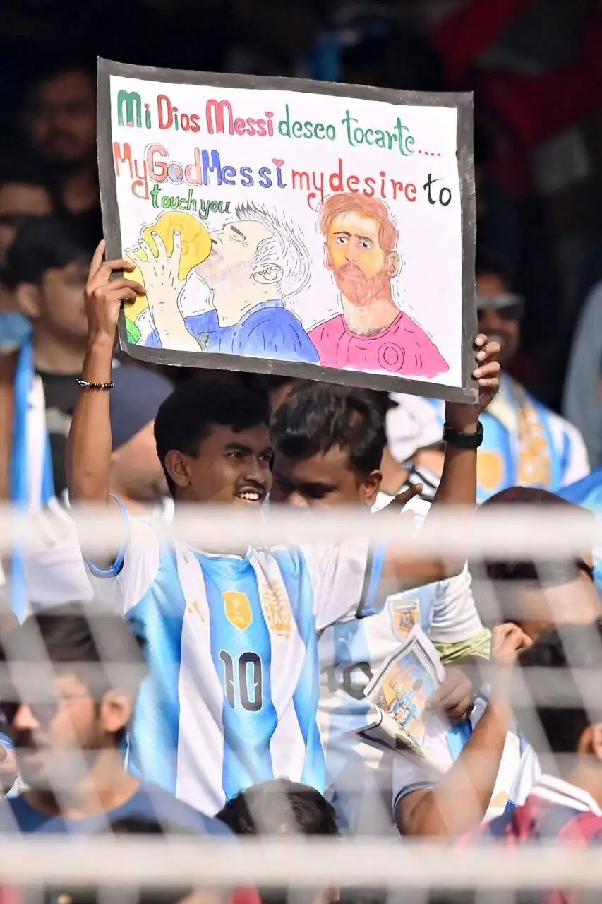 تصویر - لیونل مسی! آرزوی من لمس کردن تو است!