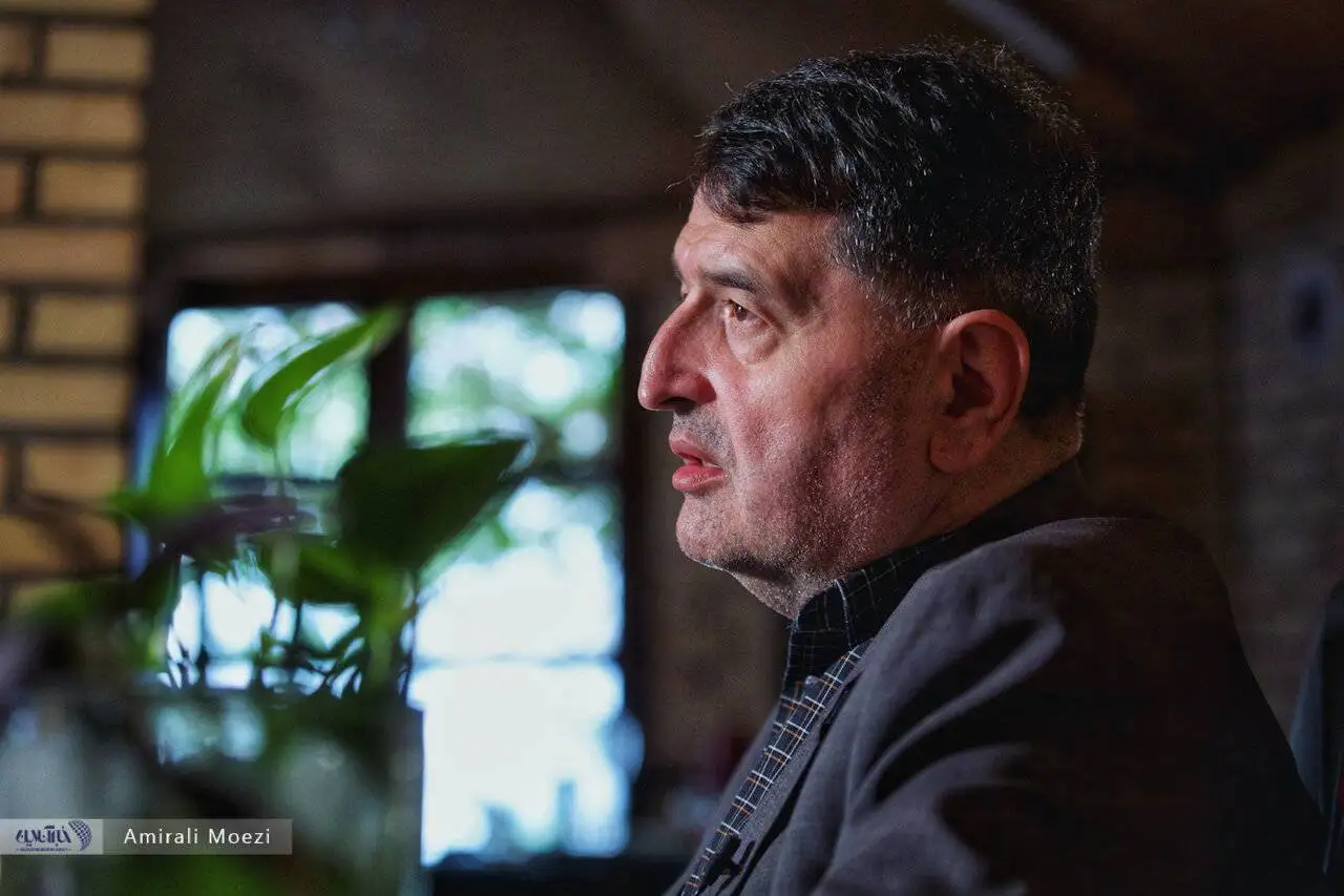 کاری را که مریم رجوی باید می کرد، علی فروغی کرد - اجازه پخش مستند ضدمجاهدین خلق مجید تفرشی را نمی دادند چون از ساخت و پخش سریال (گاندو) انتقاد کرده بود