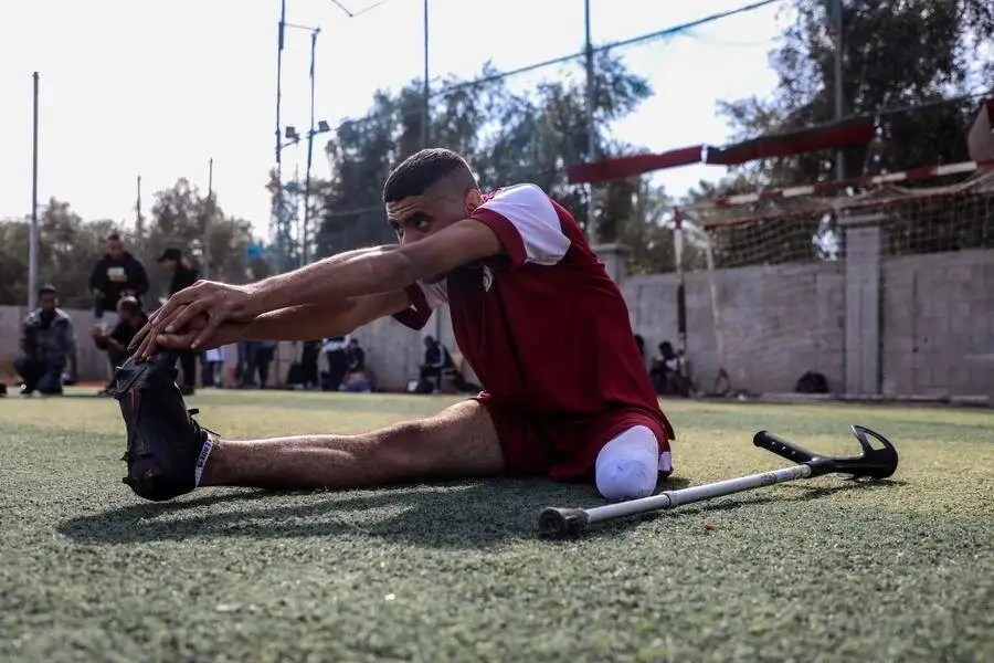 فوتبال امید در بینه جنگ! - تصاویری از مسابقات فوتبال افراد قطع عضو شده در غزه