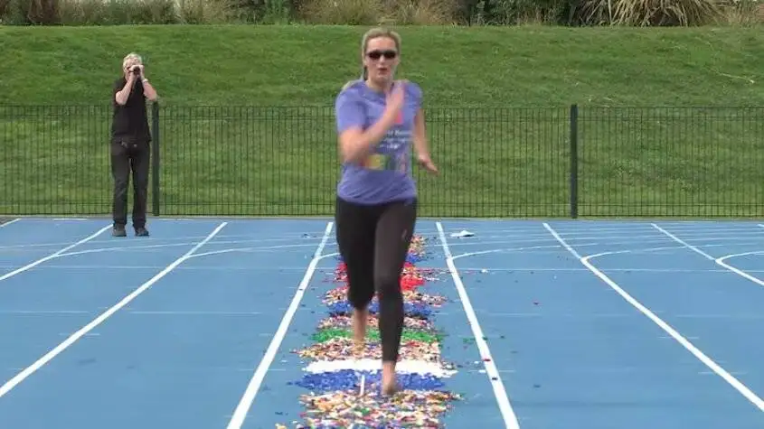 جالب ترین رکوردهای گینس 2025؛ از نگه داشتن چوب کبریت در میانی تا خوک اسکیت باز