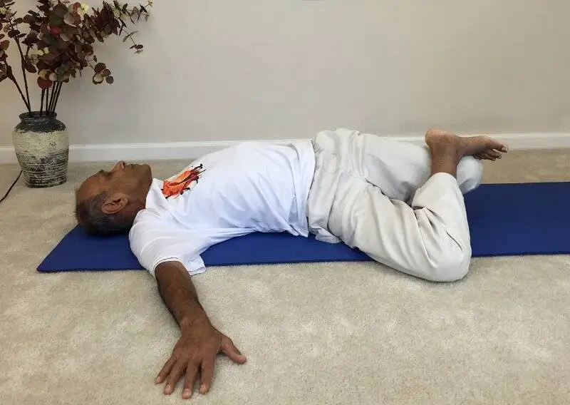 7 حرکت کششی برای خواب بهتر