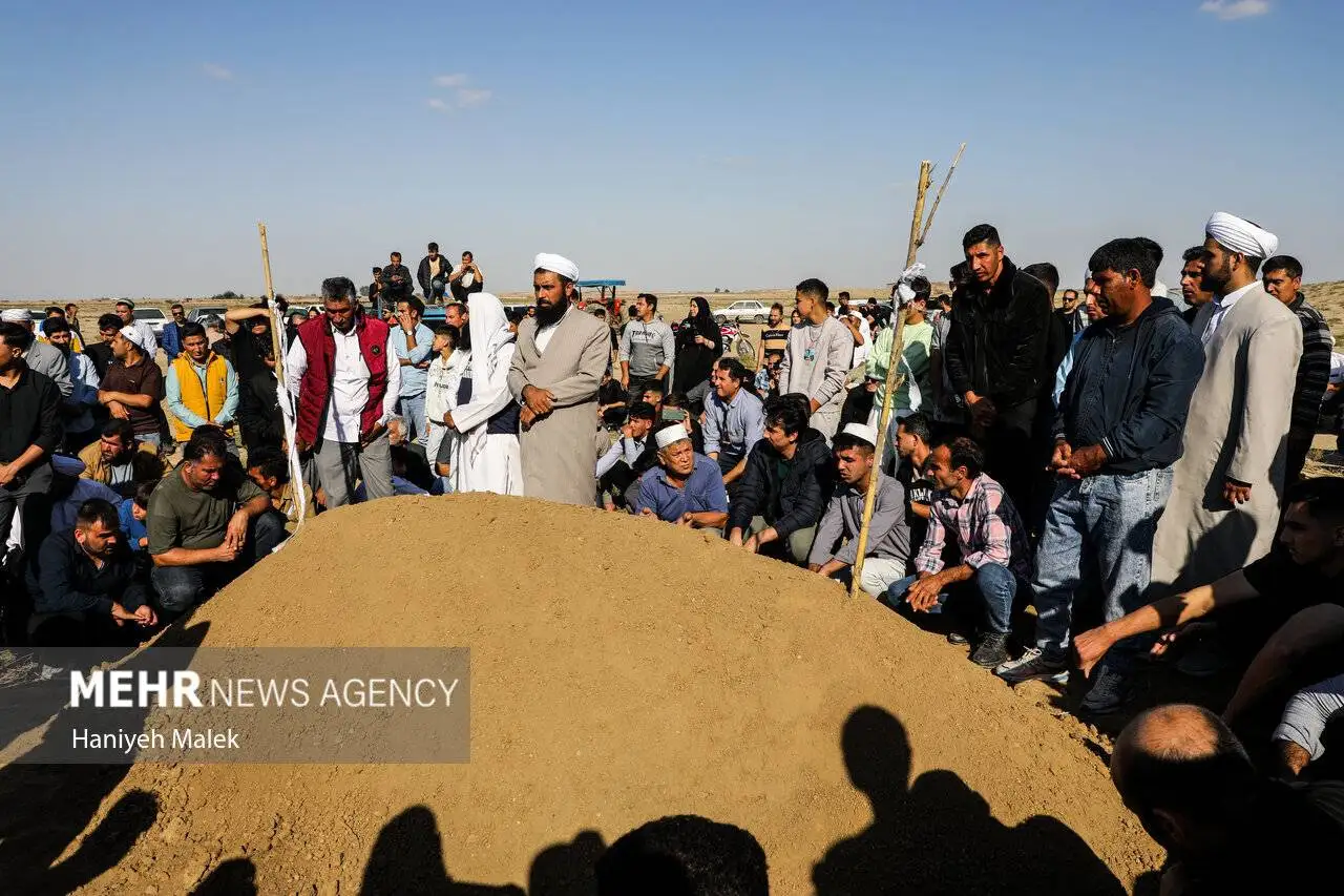 تصاویر مراسم خاکسپاری صابر کاظمی در زادگاهش