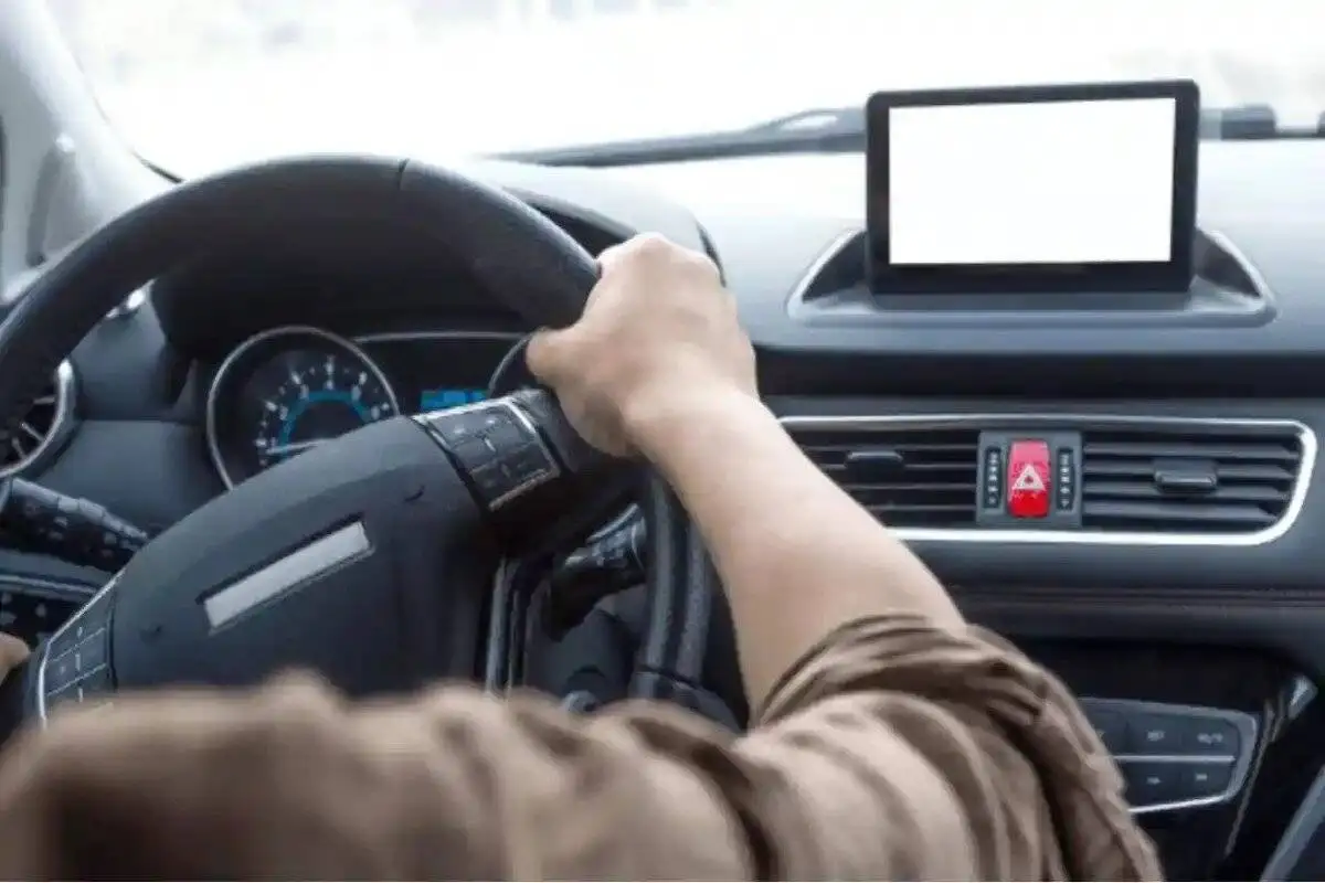 دلیل کشیده شدن فرمان خودرو به چپ یا راست