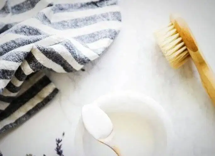 چطور کتاب ها را بدون آسیب زدن تمیز کنیم؟ ؛ راه حل های ساده تمیز کردن کتاب در خانه