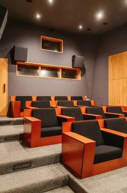 خانه زیبای کارگردان معروف در هالیوود به فروش گذاشته شد - قیمت؟ 15 میلیون دلار