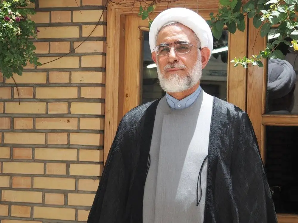 نیروی انتظامی چه رسالتی جز مسائل امنیتی در مدرسه دارد؟ - فرهنگیان از حرف زدن سر کلاس ها بترسند - اقدام وزیر پزشکیان در زمان پادشاهان هم سابقه ندارد