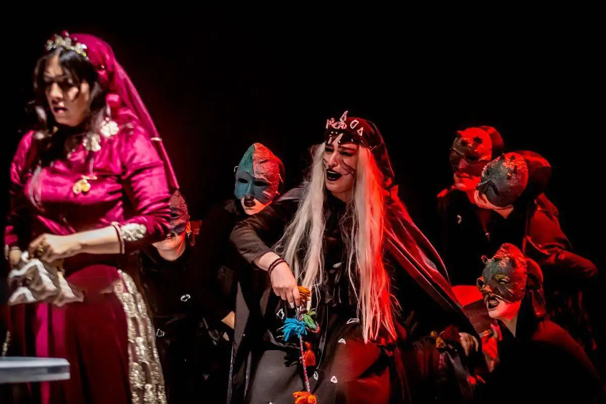 از (کانگوروی ژاپنی) تا (تحفه نطنز) روی صحنه تماشاخانه های تهران اجرا می شود