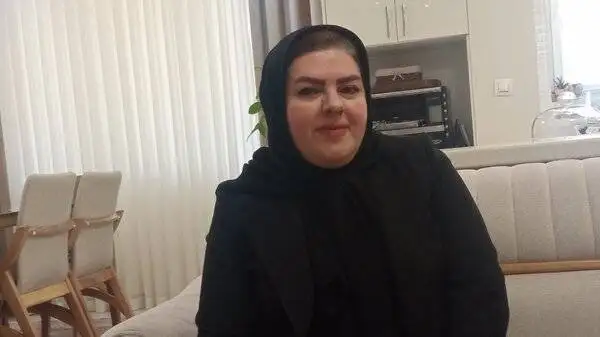 تصاویر نخستین راننده تریلی زن در البرز ، آن هم پشت تریلی 17 متری ! + فیلم - با کوچک ترین تکان فرمان ممکن است ماشین چپ کند