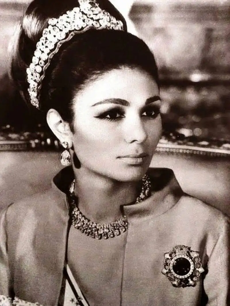 سفر در زمان - فرح دیبا دل معشوقه اش را شکست تا با شاه پهلوی ازدواج کند - کریم پاشا بهادری همکلاسی اش بود اما .... + تصاویر