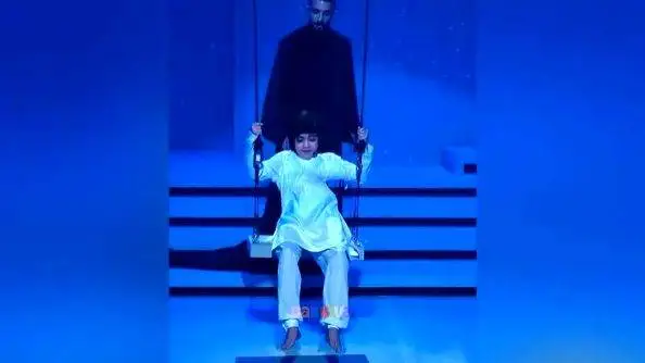 ویدیو - رپ خوانی جذاب سینا ساعی و رایان سرلک در برنامه کارناوال رامبد جوان - این پسر علاوه بر بازیگری توی خوانندگی هم استعداد داره