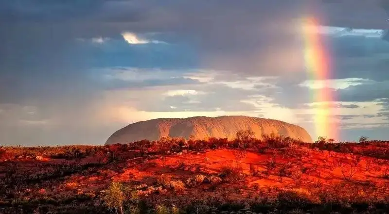 بزرگترین صخره جهان در کدام کشور است؟