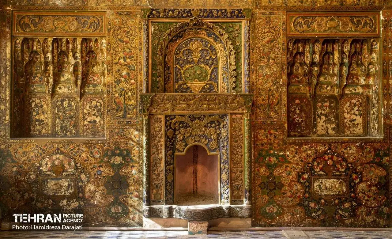 گشت و گذار در خانه هفت دری خیابان امیرکبیر