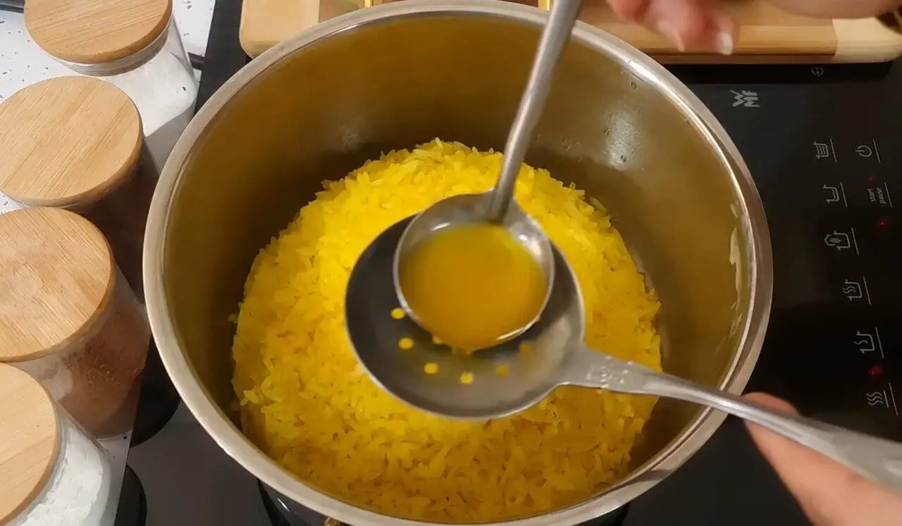 شکرپلوی شیرازی؛ عطرِ طلایی زعفران در شب یلدا