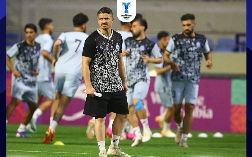 عکس - وریا غفوری با استقلال در دبی