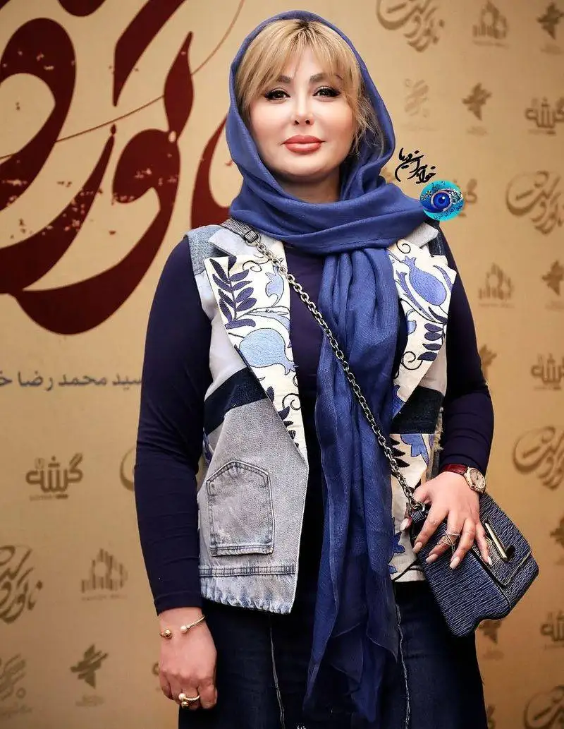 عکس - تیپِ خاص نیوشا ضیغمی در 45 سالگی جلب توجه کرد - هارمونی رنگ از شلوار تا کت کوتاه و شال ...