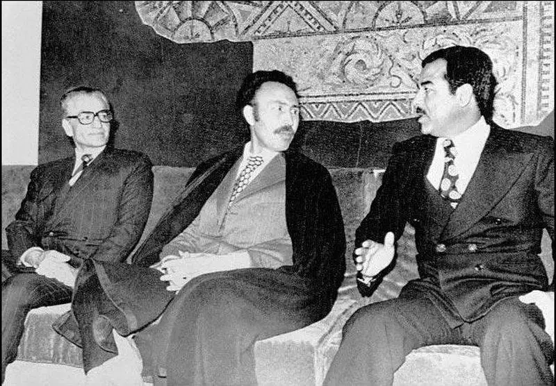 شاه در کنار هواری بومدین، رهبر الجزایر و صدام حسین معاون رئیس جمهور عراق در جریان عهدنامه 1975 الجزایر(عکس)