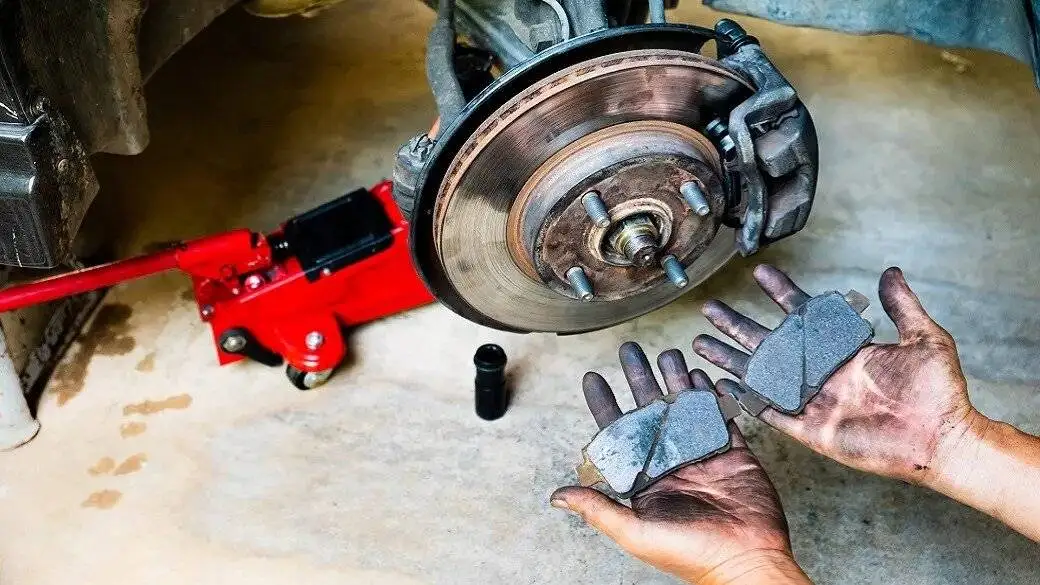 دلیل صدای لنت ترمز ؛ برای رفع صدای لنت ترمز ماشین چه کار کنیم؟