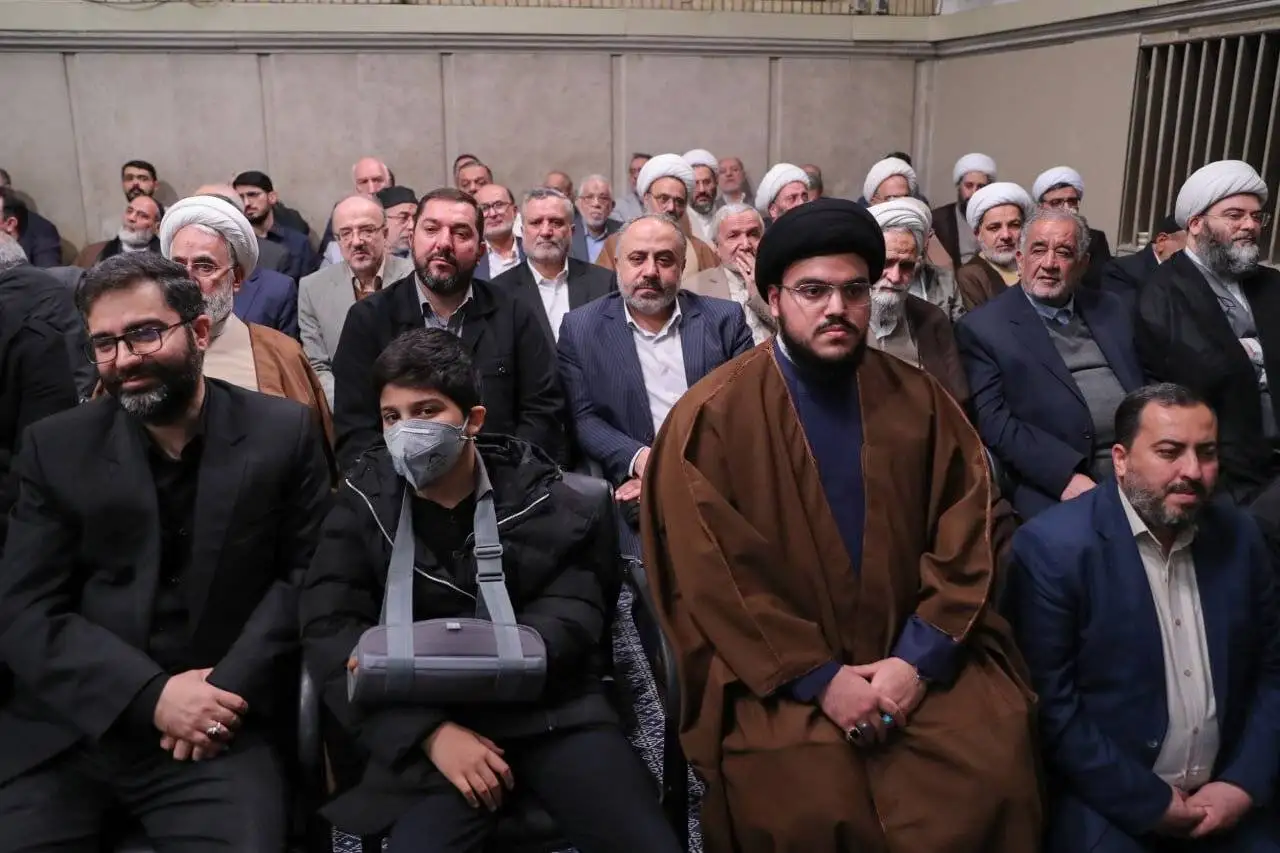 لبخند سقاب اصفهانی در دیدار امروز رهبر انقلاب+ عکس