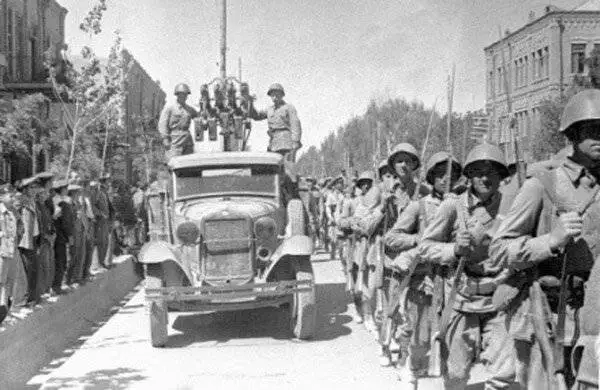 در شهریور سیاه 1320 چه در ایران گذشت - روزی روزگاری اشغالگران