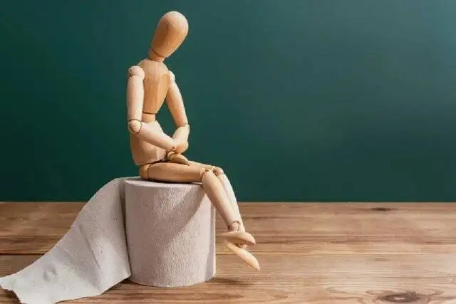 دلیل خواب رفتن پاها در توالت چیست؟ - آیا خطرناک است؟ - بهترین حالت نشستن روی توالت
