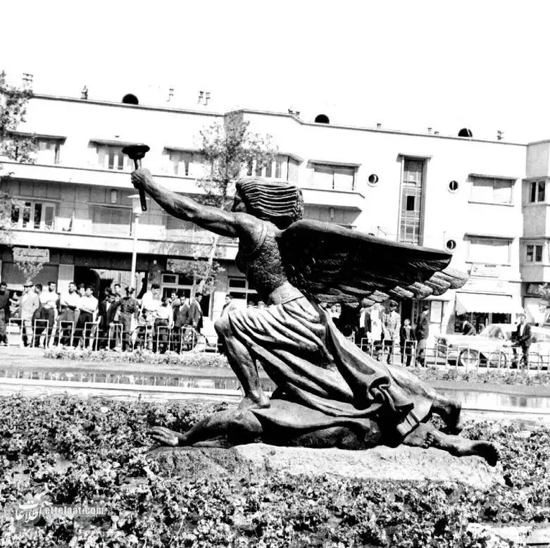 تصاویر دیده نشده از میدان بهارستان؛ از 168 سال قبل تا امروز