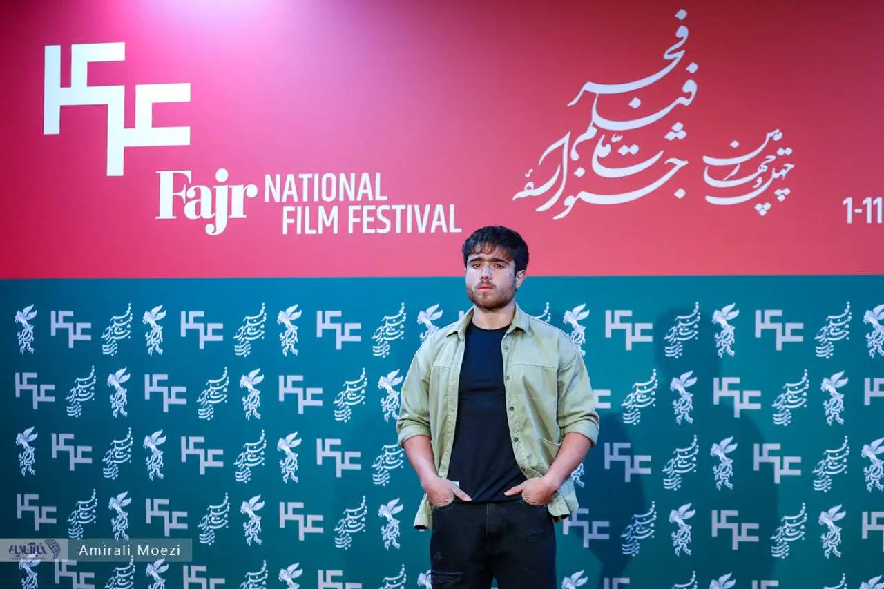 تصاویر - از بغض و ناراحتی تا ماجرای کاهش وزن آقای بازیگر؛ فتوکال و جلسه خبری فیلم سینمایی (پل) در جشنواره فجر