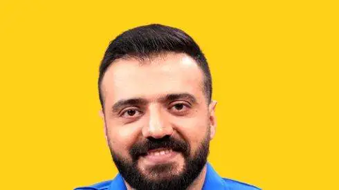 ویدیو - صحبت های خنده دار ابوطالب حسینی: ببین چقدر سطح فوتبال ما پایینه که بازیکن بین دو نیمه با خانوم نفیسه روشن حرف میزنه و...