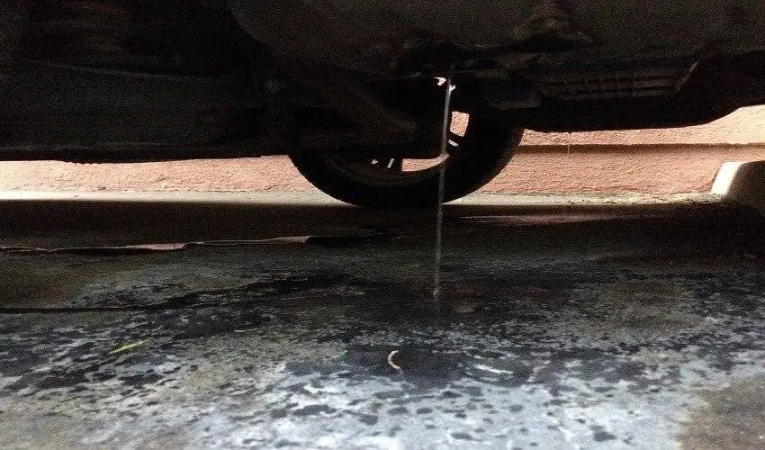 دلایل نشت آب از زیر ماشین