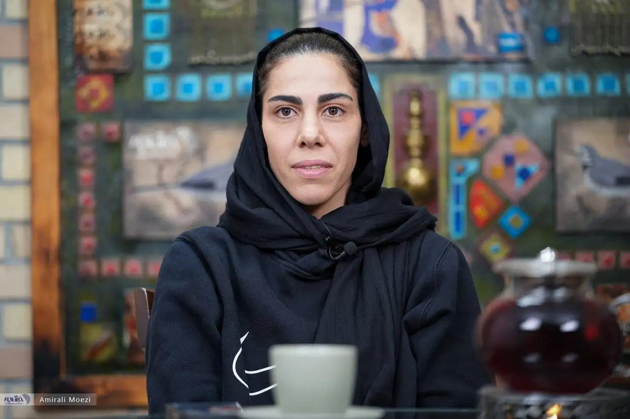 افشاگری های کاپیتان در کافه خبر - از عشق به عابدزاده تا پوشیدن پیراهن استقلال! - قهرمان های بی تصویر؛ چرا کسی این زنان را نمی بیند؟