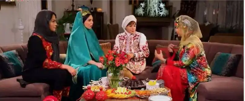 مقایسه دیزاین مینیمال خانه ی پرنور و دلباز شبنم قلی خانی در دُبی با چیدمانه ایرانی پسند منزلش در تهران با مبلمان رنگ شکلاتی
