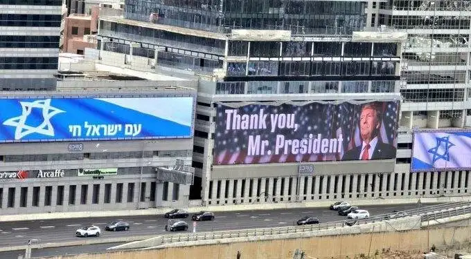 تصویر - تصویری از ترامپ در یکی از بزرگراه های اصلی تل آویو