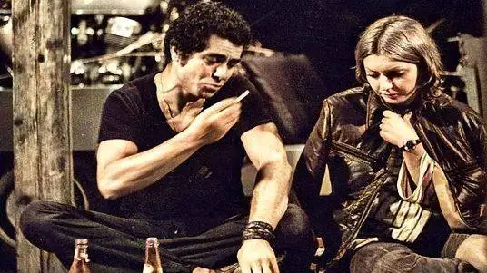 کامبیز قربانی: گوگوش و بهروز سر پول باهم به مشکل خوردند... - بهروز رفت پیش شهربانو... - به خاطر رابطه گوگوش با داریوش... - اشرف پهلوی گوگوش را مجبور کرد...!