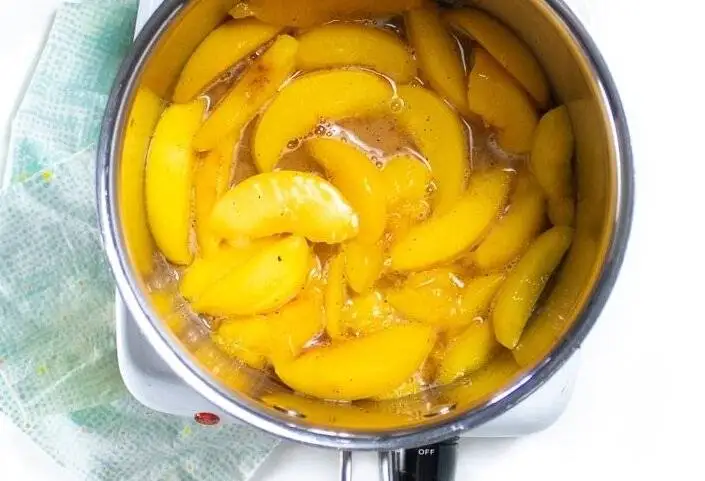 سس هلو خانگی ؛ شفاف، خوش طعم و مناسب برای سرو انواع دسر