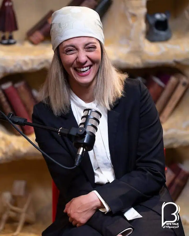 مهسا طهماسبی با کت وشلوار مشکی و اکسسوری های فانتزی درخشید - مامان کوچولو محبوب این روزها با این تصاویر وایرال شد!