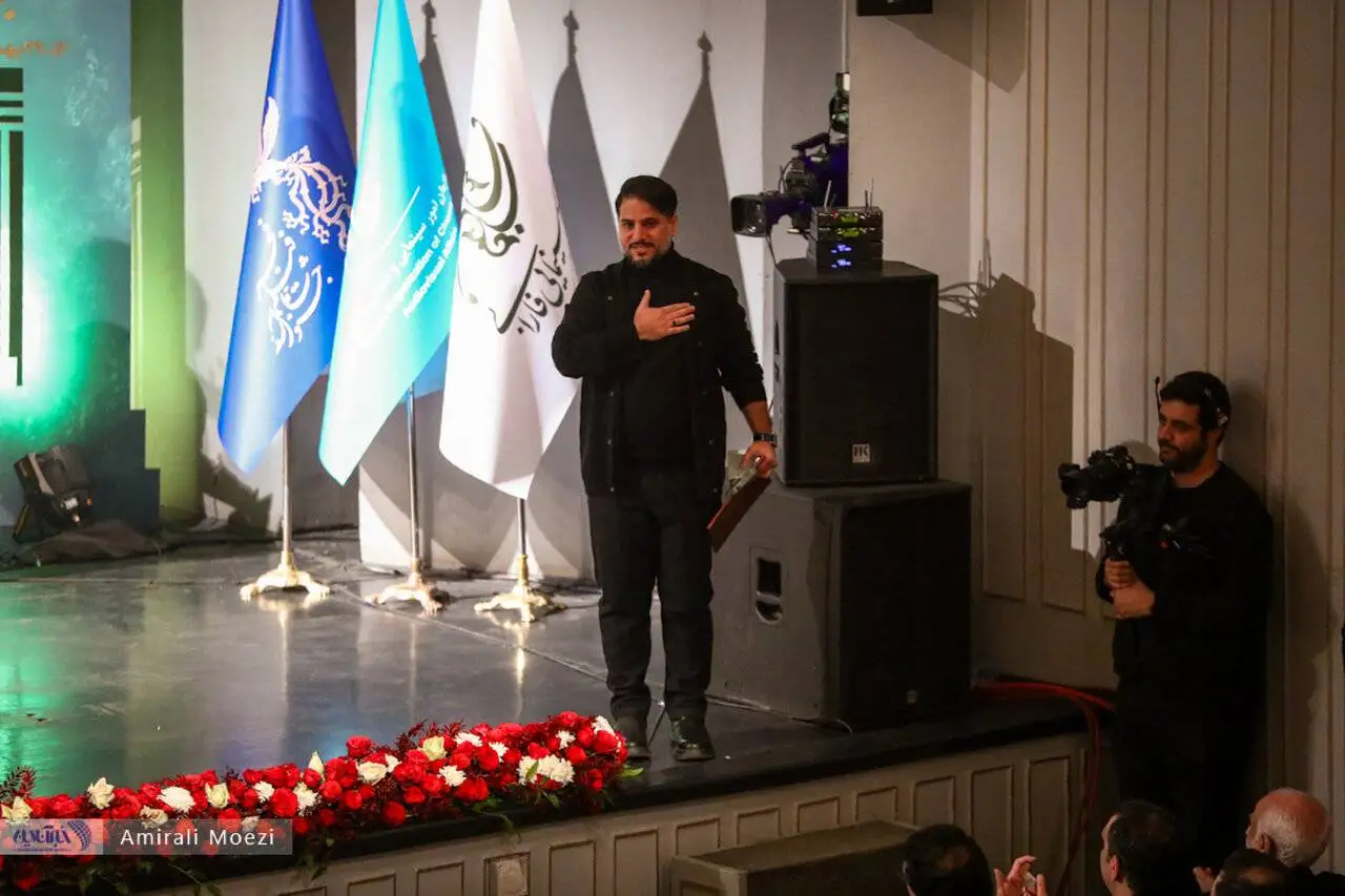 تصاویر - قاب هایی ماندگار اهدای جوایز برندگان جشنواره فجر توسط پزشکیان