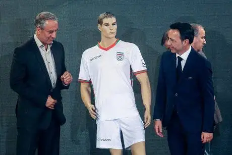 تمام جنجال های جواد خیابانی در تلویزیون؛ می خواهم دیده شوم، به هر قیمتی!