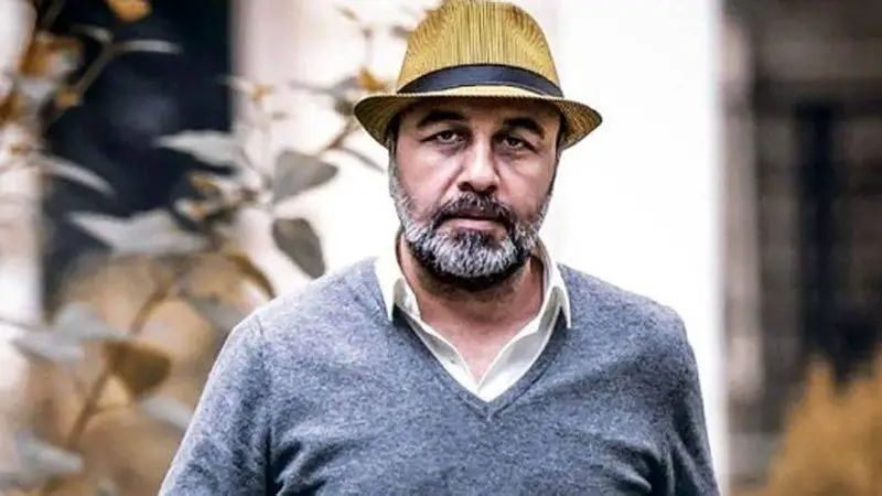 لحظه خریدن انگشتر توسط رضا عطاران بدون بادیگارد - مگه میشه با این همه ثروت اینقدر خاکی بود