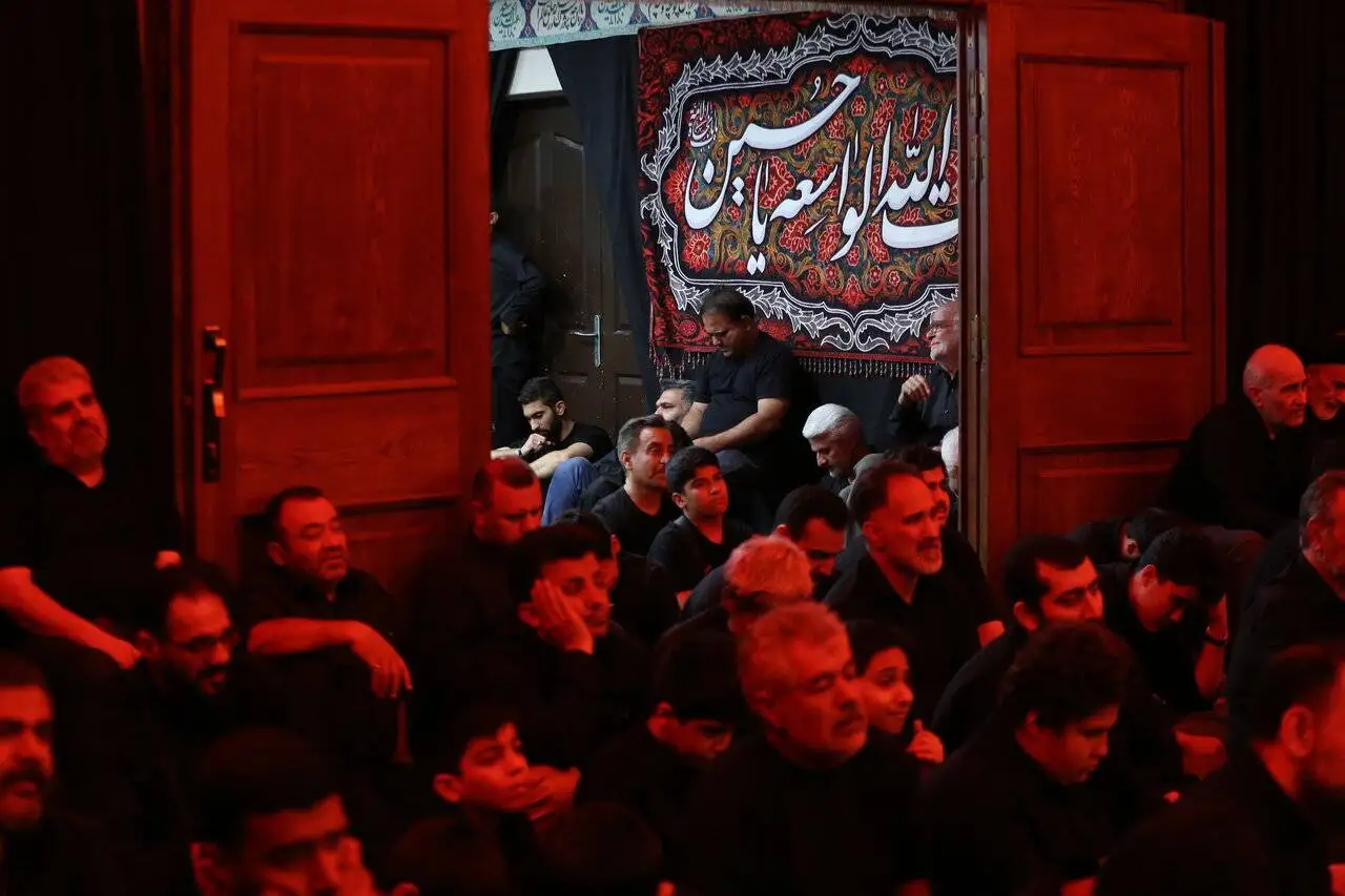 گزارشی تصویری از حسینیه هدایت - حسین(ع)، کشتی نجات