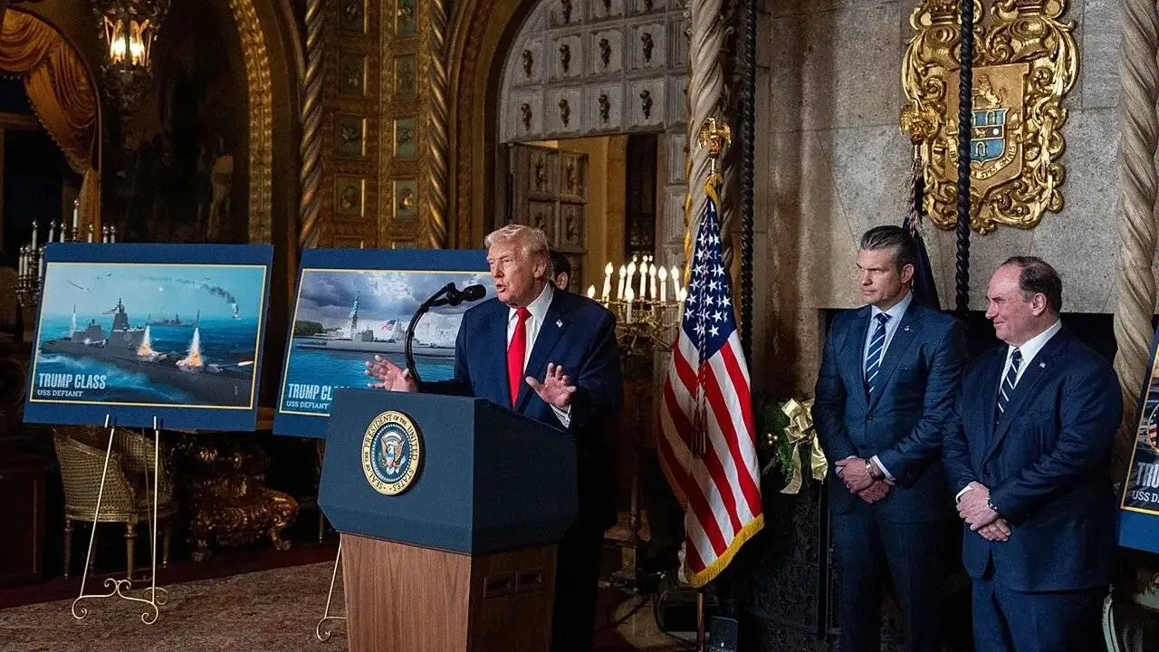 ترامپ با رونمایی از کشتی جنگی (کلاس ترامپ)؛ رسماً از مادورو خواست که استعفاء دهد! - عکس