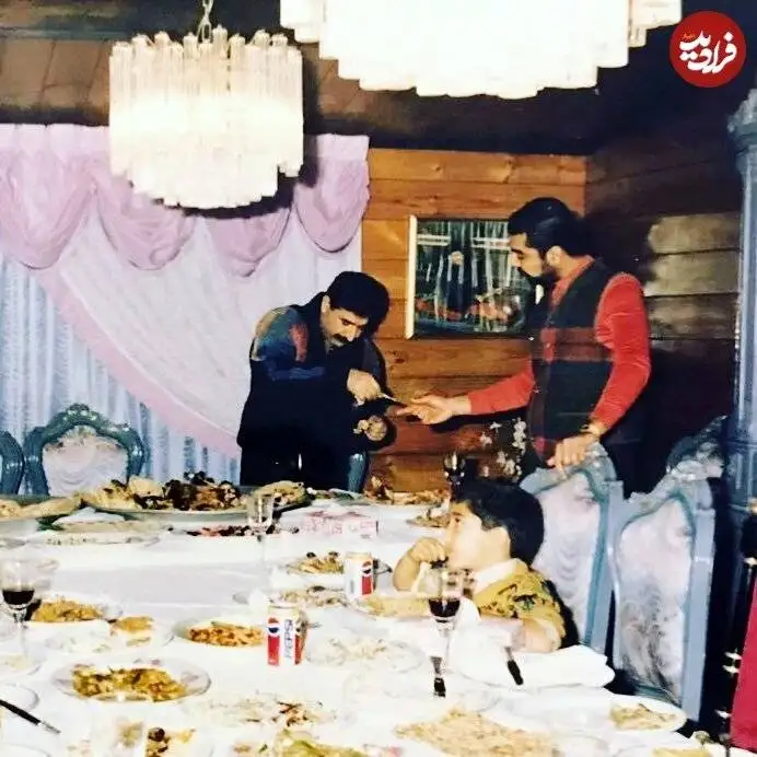 تصویر - پسر و داماد بی رحم صدام در یک مهمانی خصوصی در دهه 60