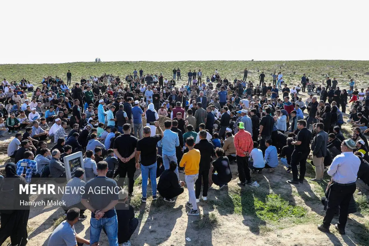 تصاویر مراسم خاکسپاری صابر کاظمی در زادگاهش