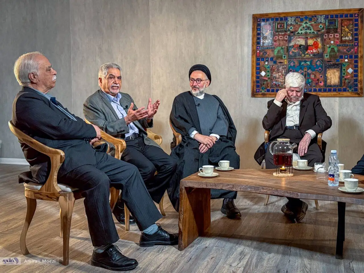 ما از شروع انقلاب متعهد بودیم که در صداوسیما دروغ نگوییم - (در باغ شهادتِ...) آهنگران، به معنای مخالفت با پذیرش قطعنامه بود