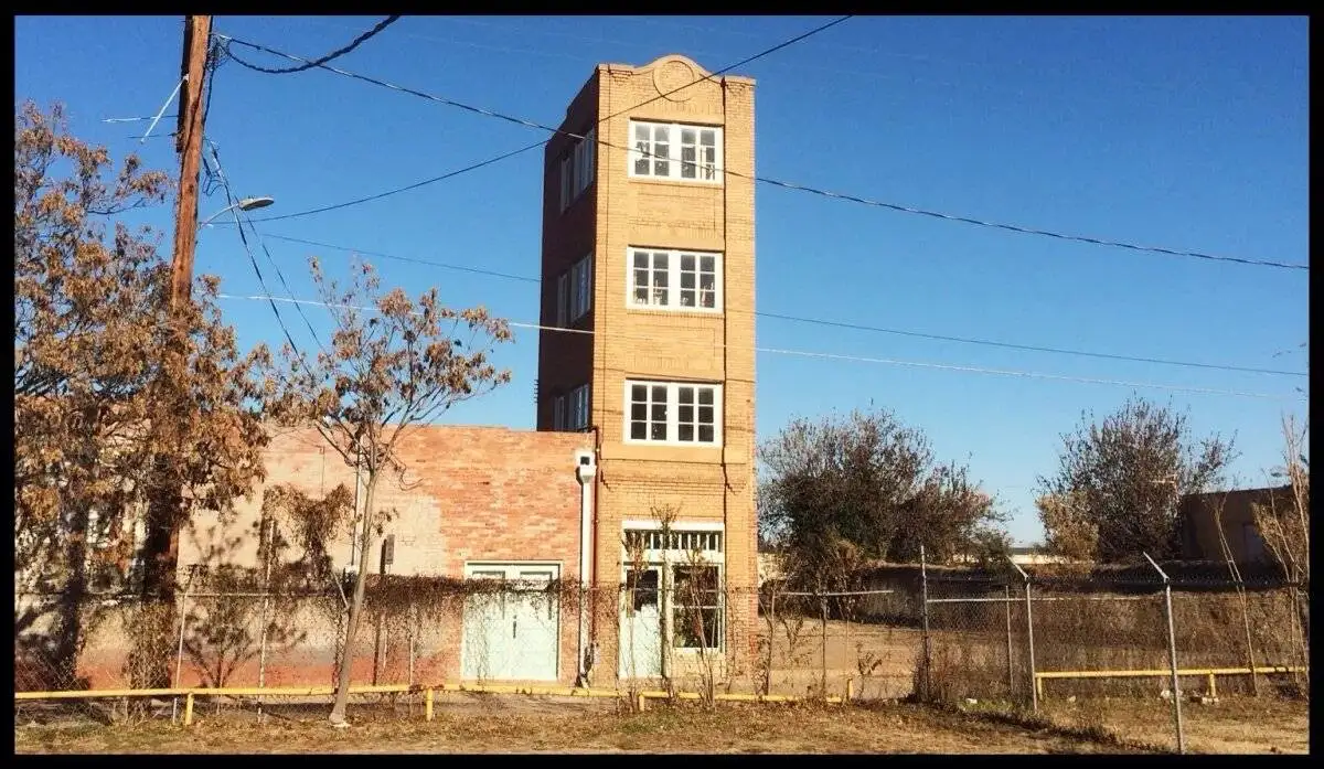 ساختمانی که نماد بی دقتی شد