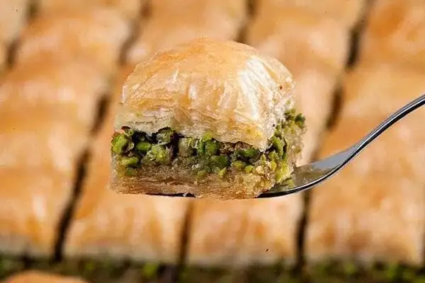 دلیل اصلی خمیر شدن باقلواهای خانگی چیست؟