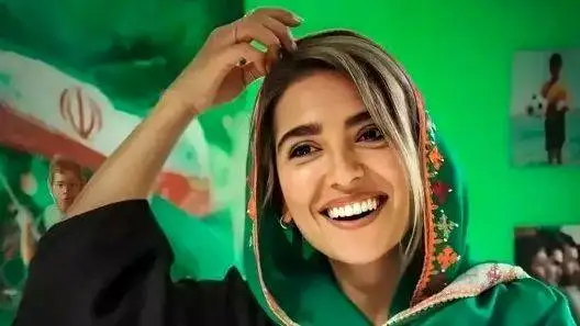 چهره تازه مونا کرمی با مدل موی چتری در اینستاگرام جنجال آفرید - الان دیگه بهش نمی خوره مامان باشه انقدر سنش کم شده !