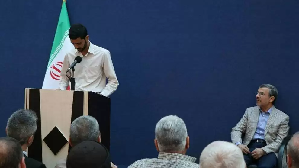 تصویر محمود احمدی نژاد در یک گردهمایی