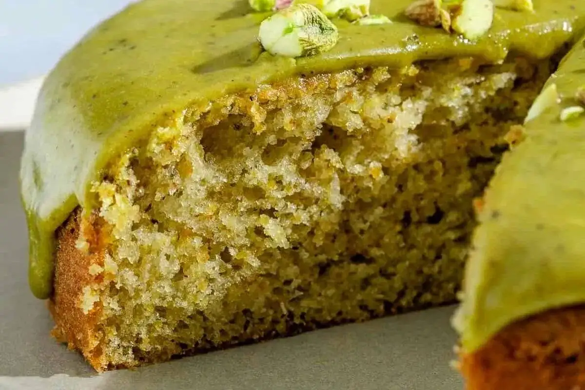 پاند کیک پسته ای؛ عصرانه ای خوشمزه و دلپذیر با طعم و عطر پسته