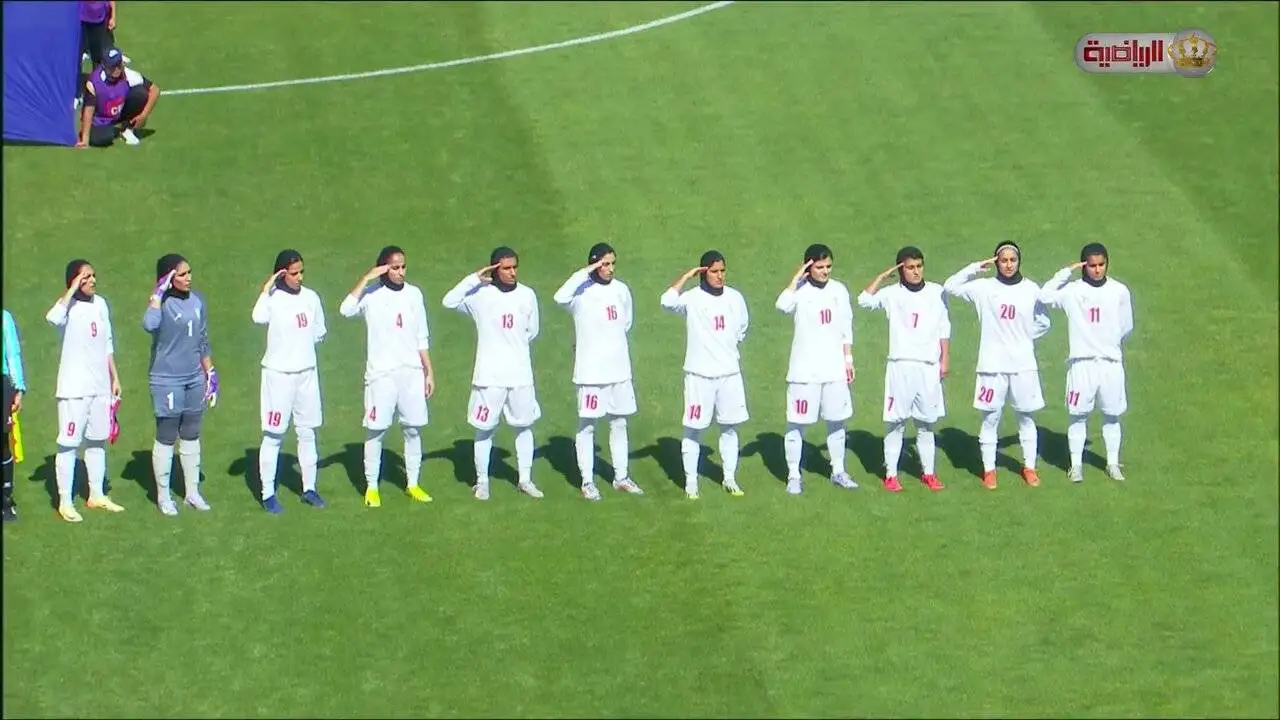 تصویر - سلام نظامی زنان ایران پیش از دیدار امروز